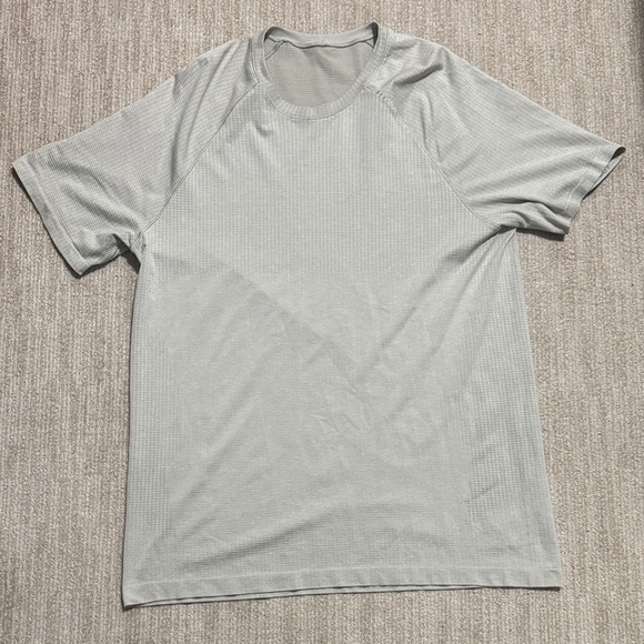 Lululemon Men's Size XL Tan Metal Vent Tech Short Sleeve Athletic Stretch Top - Picture 2 of 12